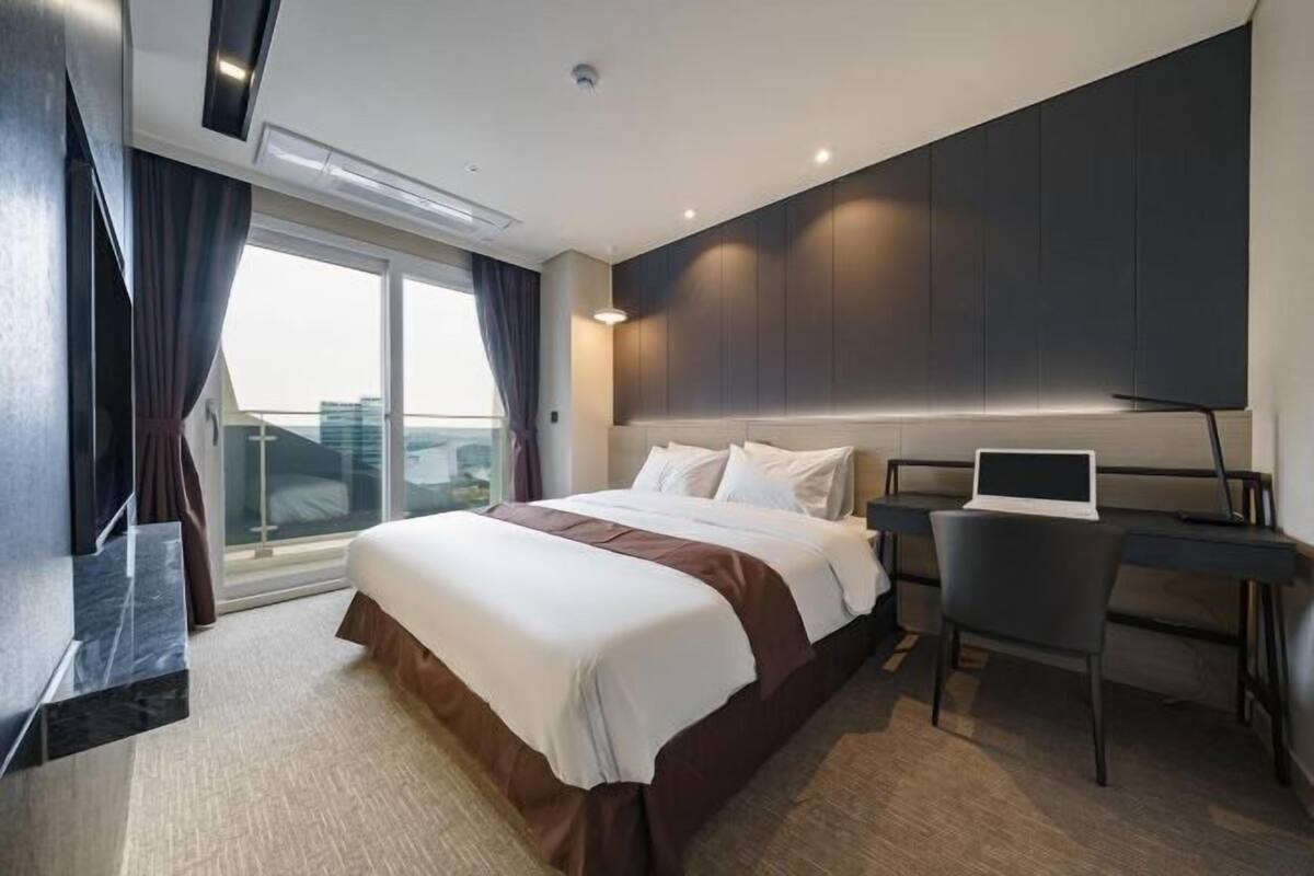 Premium bedding, desk, laptop workspace, iron/ironing board (on request)
