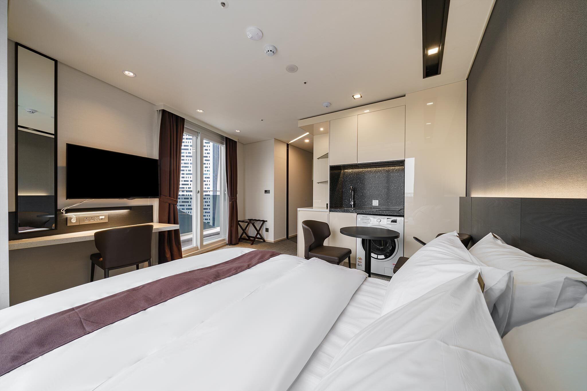 deluxe double room | 1 bedroom, premium bedding, desk, laptop workspace