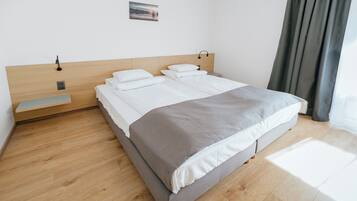 Superior-Doppel- oder -Zweibettzimmer | Zimmersafe, Schreibtisch, laptopgeeigneter Arbeitsplatz