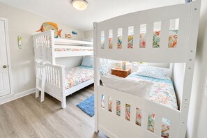 A children's room with bunk beds, a wooden floor, and a blue rug. - Experience the island lifestyle, live like a local! 4Br/3.5ba waterfront duplex. (Wrightsville Beach)