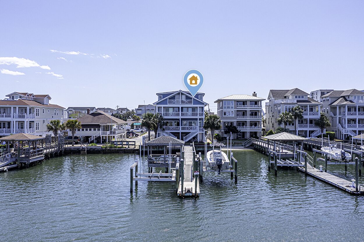 Experience the island lifestyle, live like a local! 4Br/3.5ba waterfront duplex.