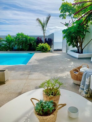 حمّام سباحة خارجي، حمّام سباحة مُدفَّأ