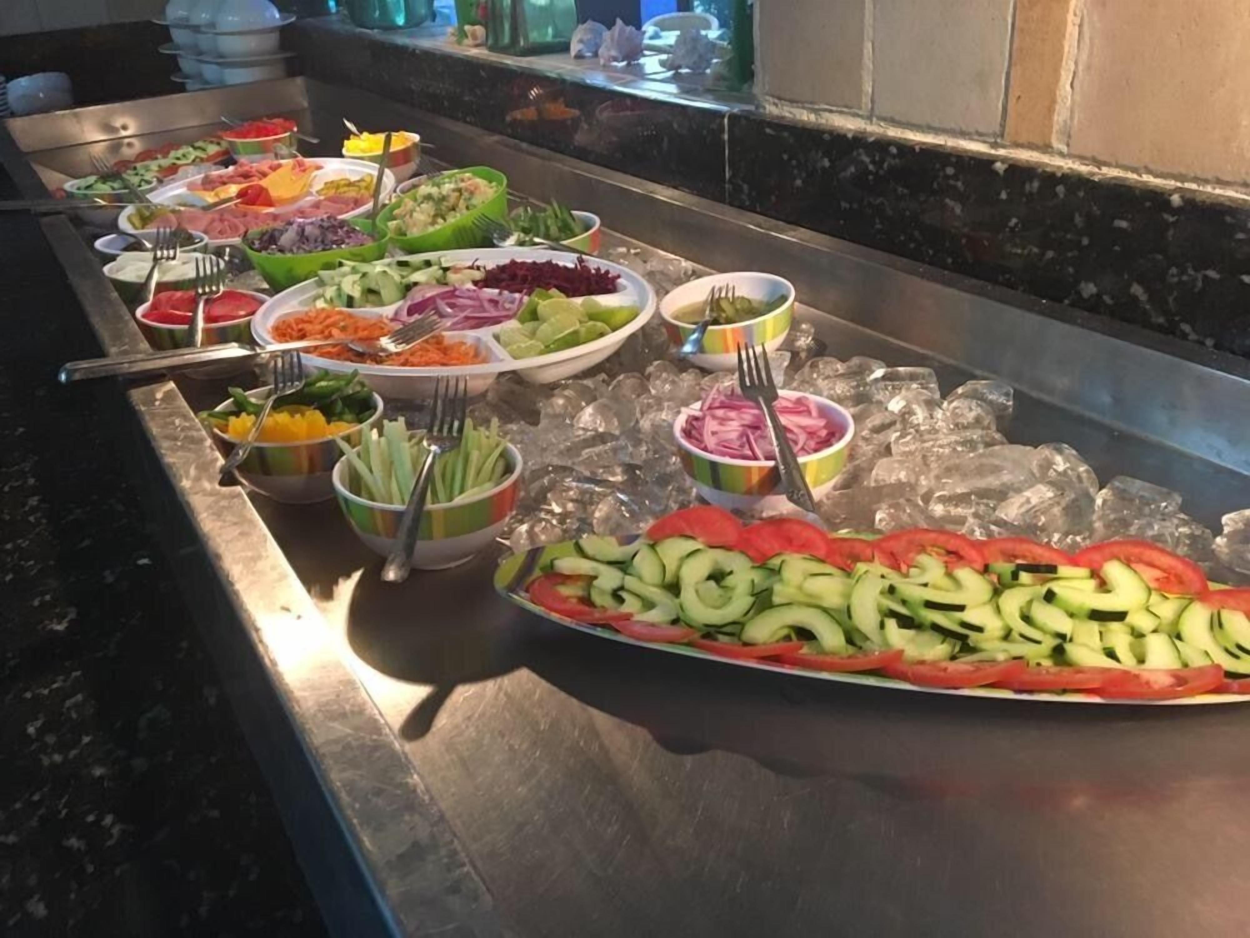 Petit déjeuner complet (130 MXN par personne)