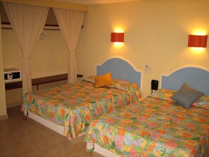 Standard Room, 2 Double Beds | Bed sheets