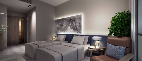 Ein modernes Hotelzimmer mit einem großen Bett, einem Schreibtisch und einem Sessel. An der Wand befinden sich eine Pflanze und ein Gemälde.
