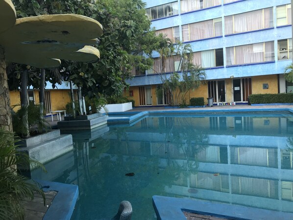 Hồ bơi ngoài trời