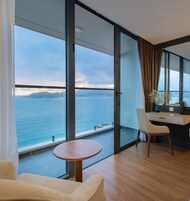 Ropa de cama de alta calidad y minibar 