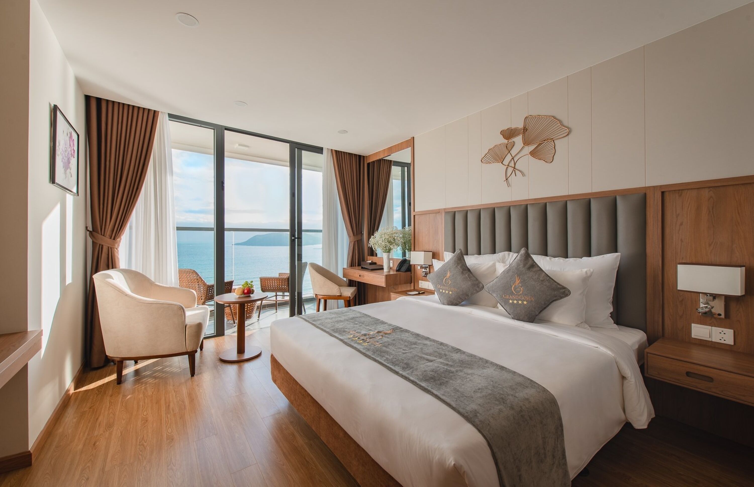 Ropa de cama de alta calidad y minibar 