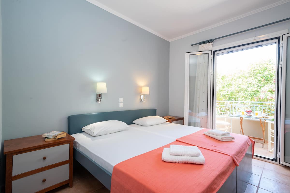 1 habitación, tabla de planchar con plancha y wifi gratis