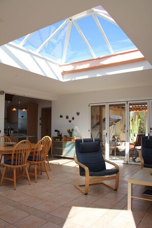 Unclassified image, 5 of 27, button