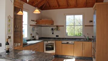 Frigorífico, horno y lavavajillas