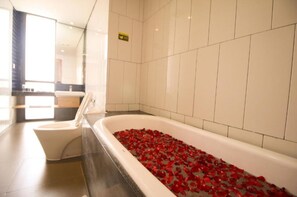 Free toiletries, slippers - Liberta Hotel Jimbaran (Kedonganan)