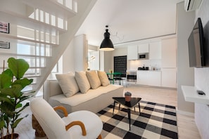 Grand Apartment | Living room | Flat-screen TV