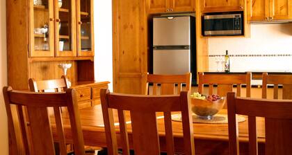 Cottages on Lovedale - No. 2 - 3 bedroom, 2 bathroom cottage in wonderful Lovedale location