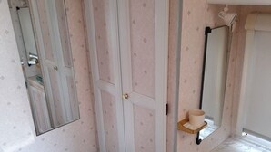 Cabin, 1 King Bed | Bathroom