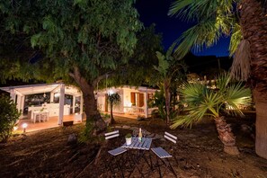 Outdoor dining - Exclusive Whole Villa NEW - Guidaloca (Scopello)