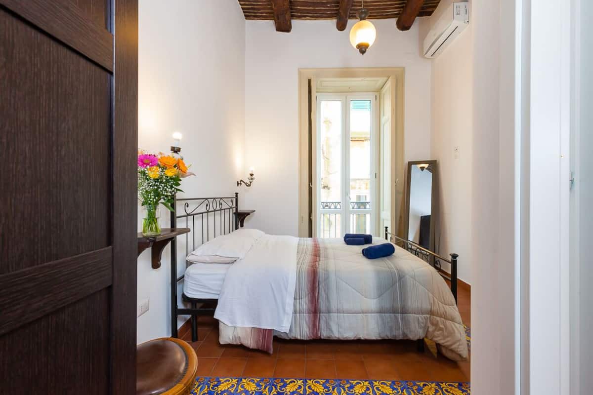 Chambre Double, 1 très grand lit | Décoration personnalisée, ameublement personnalisé