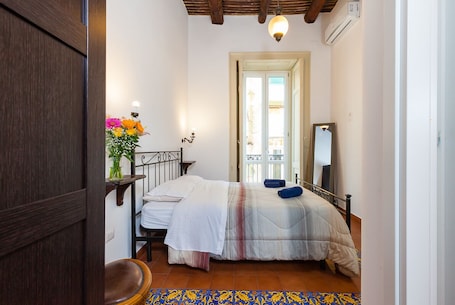Double Room, 1 King Bed | Individually decorated, individually furnished, soundproofing, free WiFi