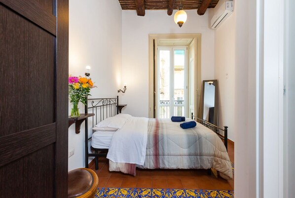 Doppelzimmer, 1 King-Bett | 1 Schlafzimmer, individuell dekoriert, individuell eingerichtet