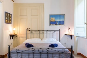 Vierbettzimmer, Mehrere Betten | Individuell dekoriert, individuell eingerichtet, schallisolierte Zimmer
