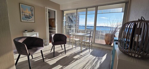 Joli Studio avec Grand Balcon vue mer en plein centre de Concarneau
