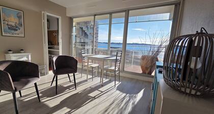 Joli Studio avec Grand Balcon vue mer en plein centre de Concarneau