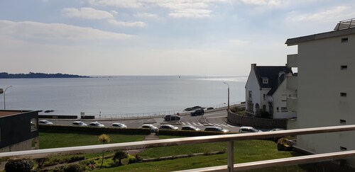 Joli Studio Avec Grand Balcon vue mer