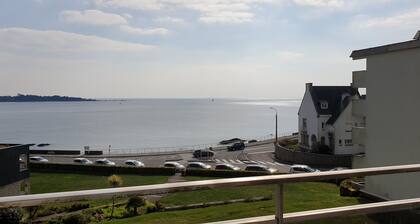 Joli Studio avec Grand Balcon vue mer en plein centre de Concarneau
