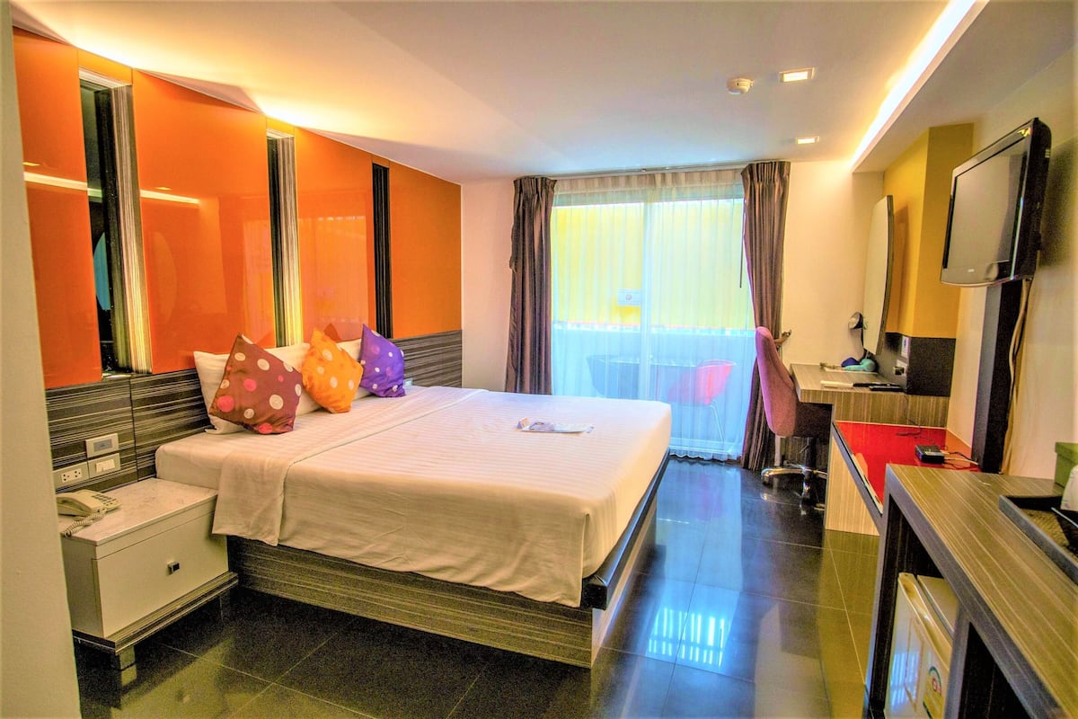 Deluxe Double Room | 1 bedroom, minibar, in-room safe, desk