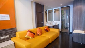 21-inch TV with satellite channels - Heaven@4 (Bangkok)