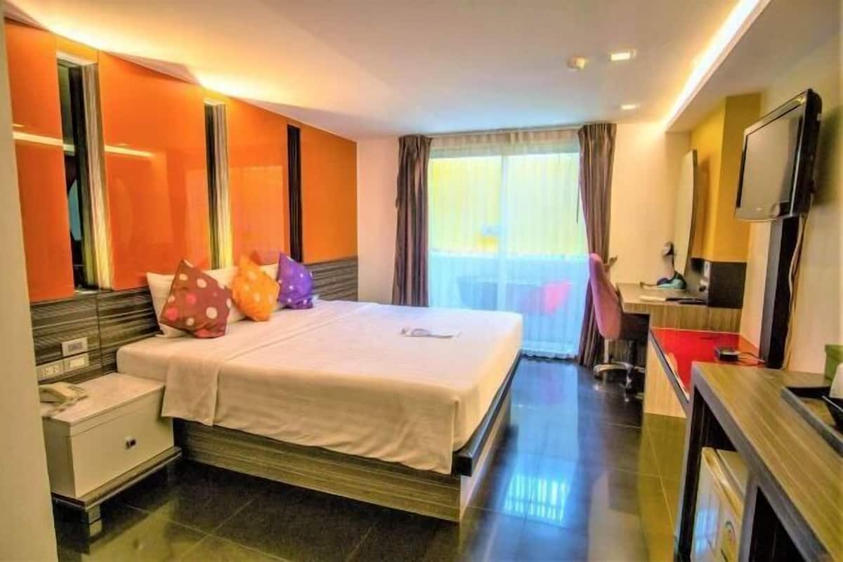 1 bedroom, minibar, in-room safe, desk