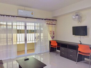 Desk, free WiFi - Pangviman Residence (Chiang Rai)