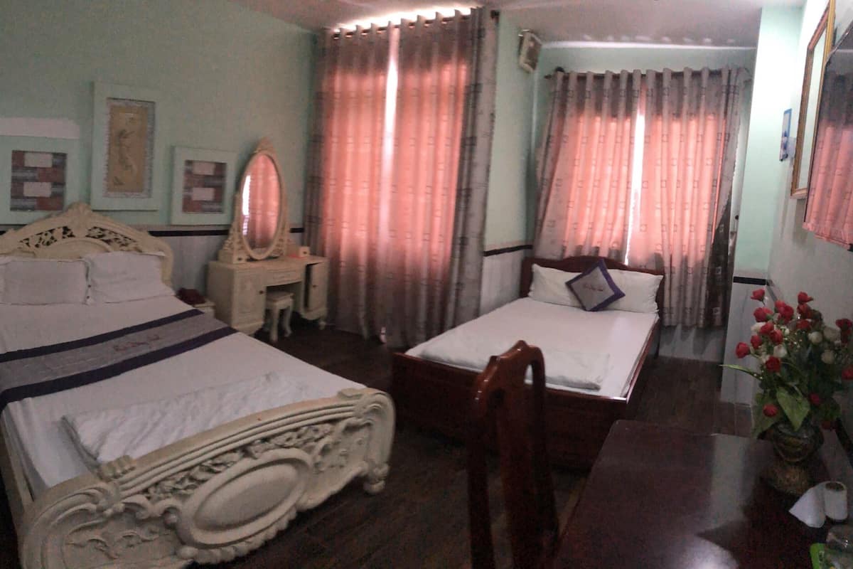 Habitación triple | Escritorio, wifi gratis y ropa de cama