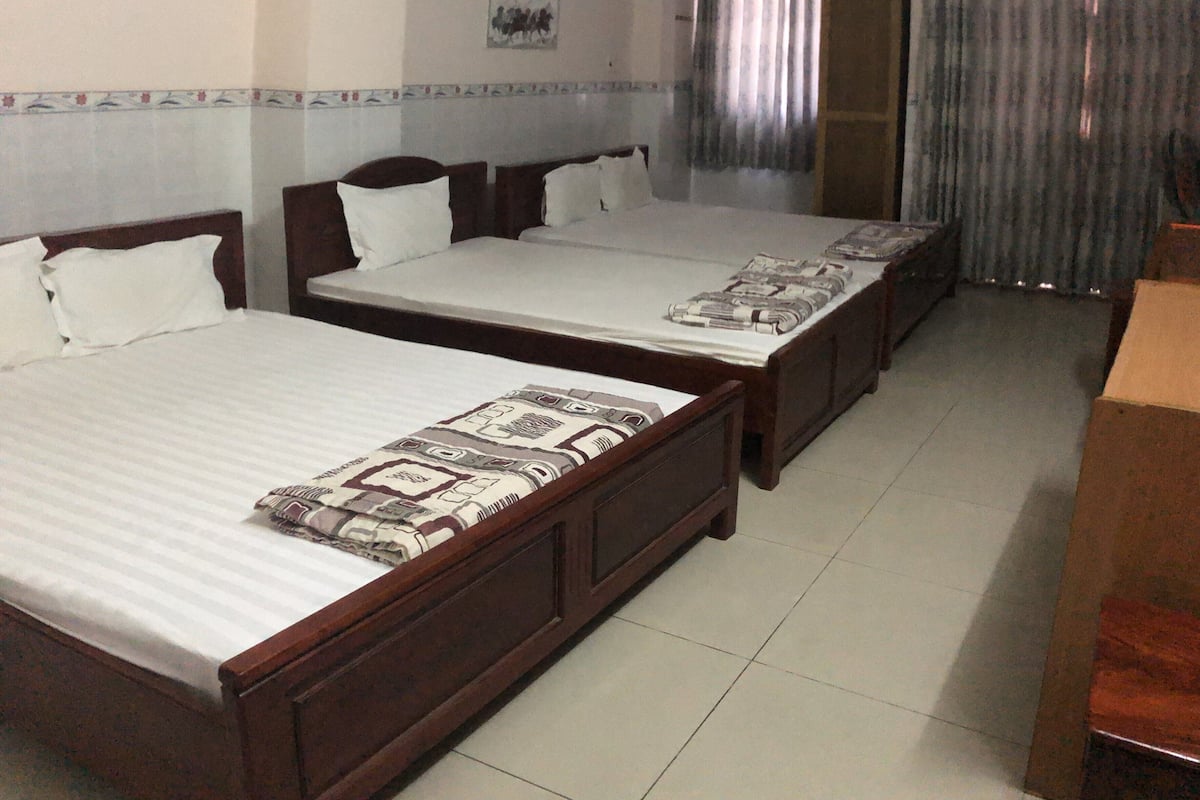 Habitación familiar | Escritorio, wifi gratis y ropa de cama