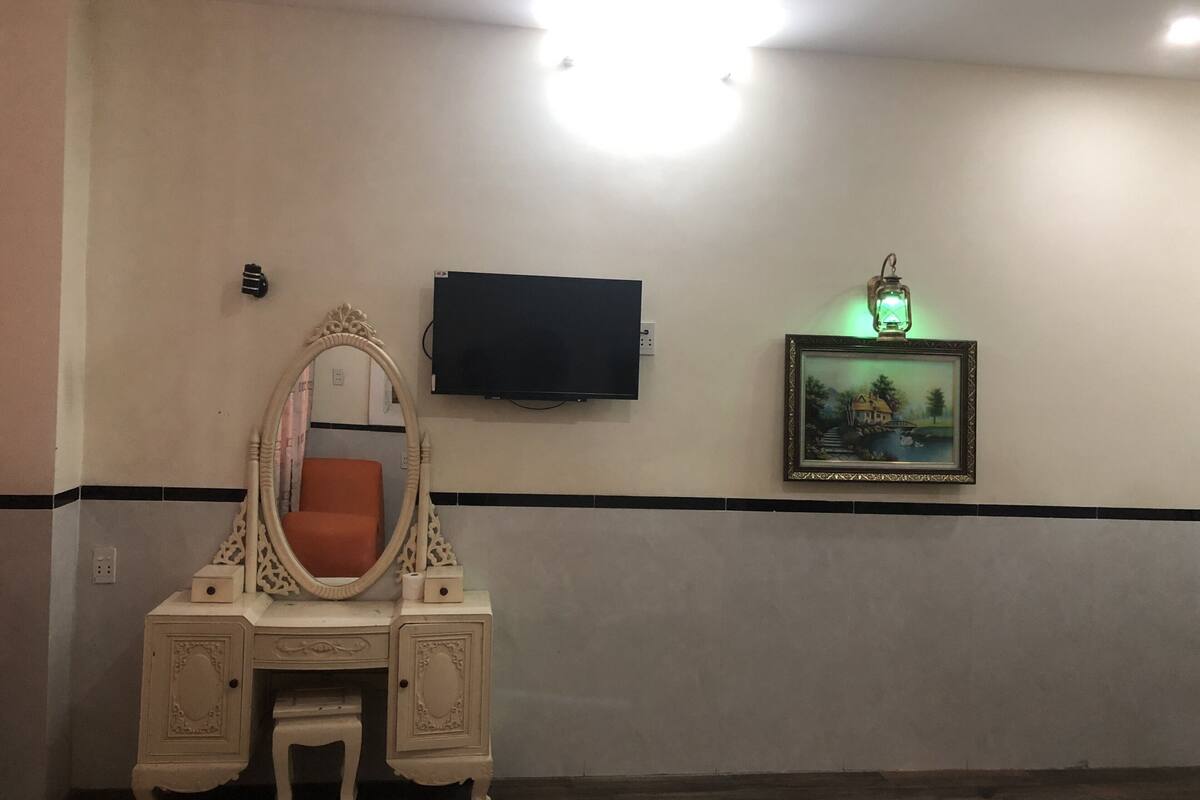 Desk, free WiFi, bed sheets