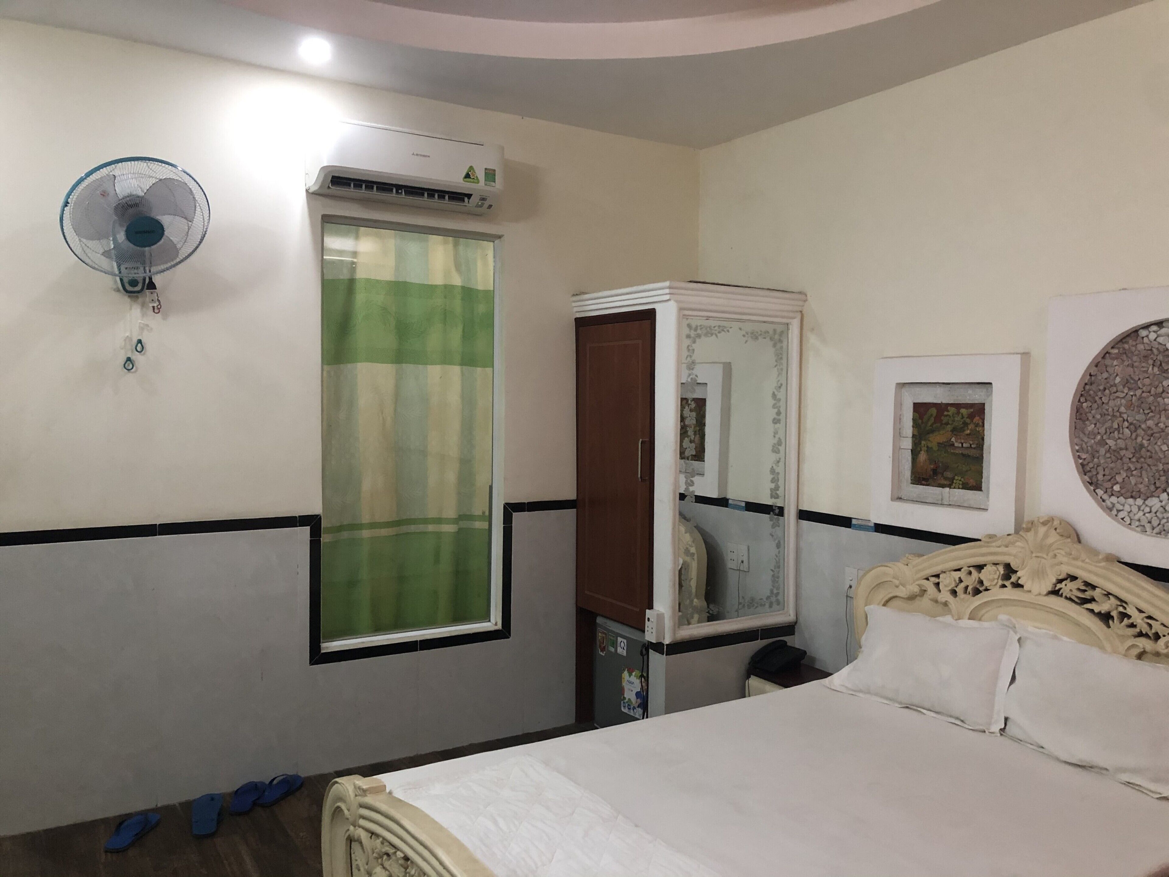 Desk, free WiFi, bed sheets