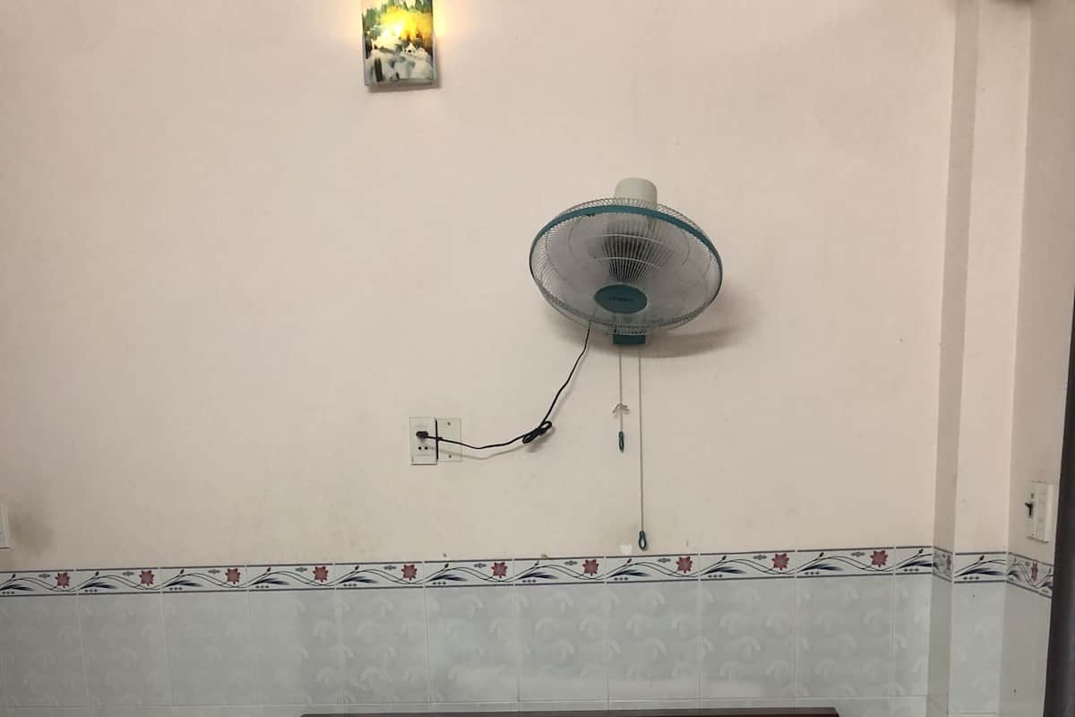 Desk, free WiFi, bed sheets