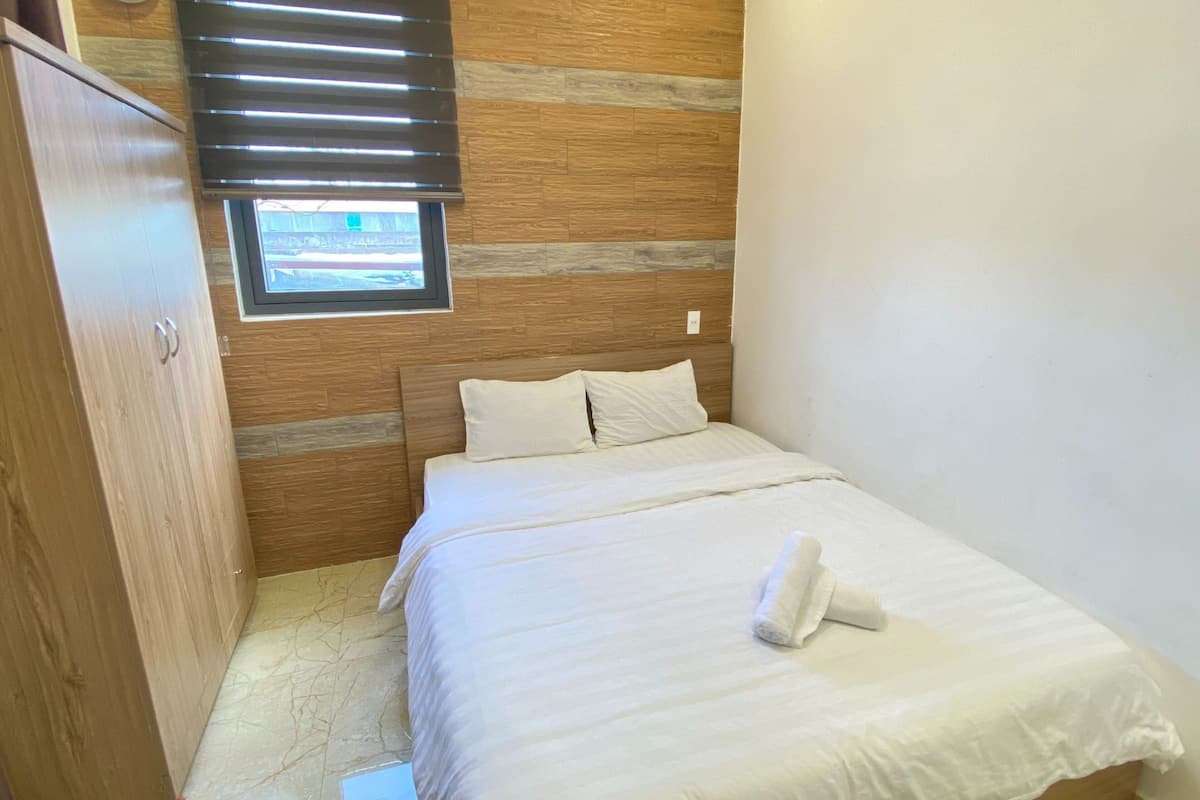 Standard Double Room | Free WiFi, bed sheets