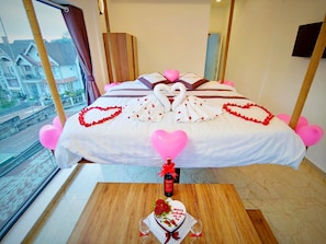 Deluxe Double Room | Free WiFi, bed sheets - Sunny House (Da Lat)