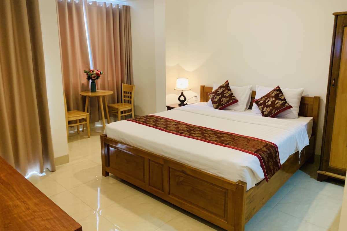 ميني بار ومكتب ومكواة/لوح كي وواي فاي مجانًا