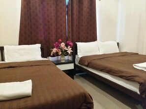 Family Suite | Desk, iron/ironing board, free WiFi, bed sheets - KK11 Boutique Inn (Bangkok)