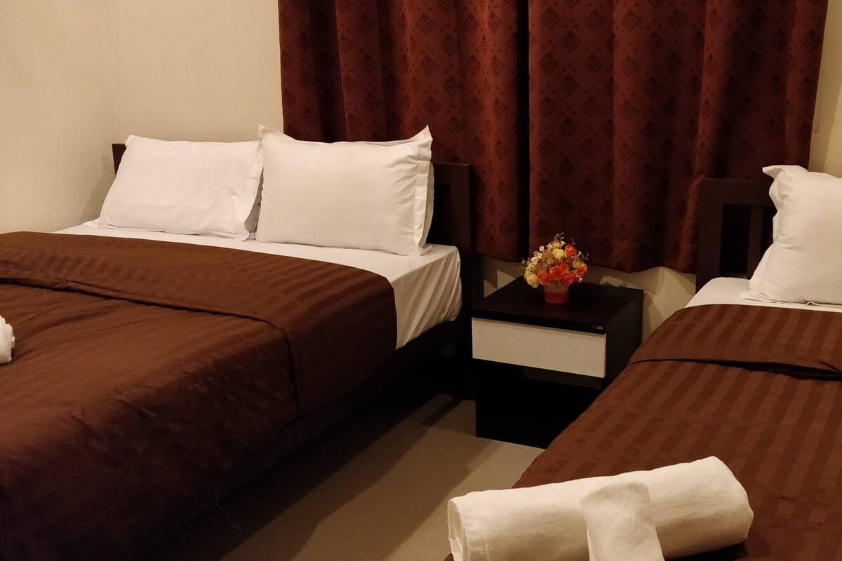 ห้องทริปเปิล | โต๊ะทำงาน, เตารีด/โต๊ะรีดผ้า, Wi-Fi ฟรี, ผ้าปูที่นอน