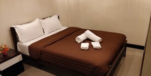 Double Room | Desk, iron/ironing board, free WiFi, bed sheets