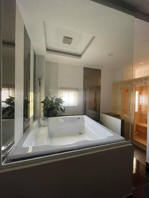 Tweepersoonskamer, sauna (VIP Double) | Badkamer | Gratis toiletartikelen, pantoffels