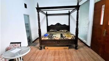 Habitación Deluxe | Escritorio, wifi gratis y ropa de cama