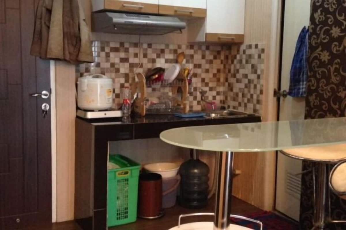 Private kitchen | Fridge, microwave, coffee/tea maker, electric kettle