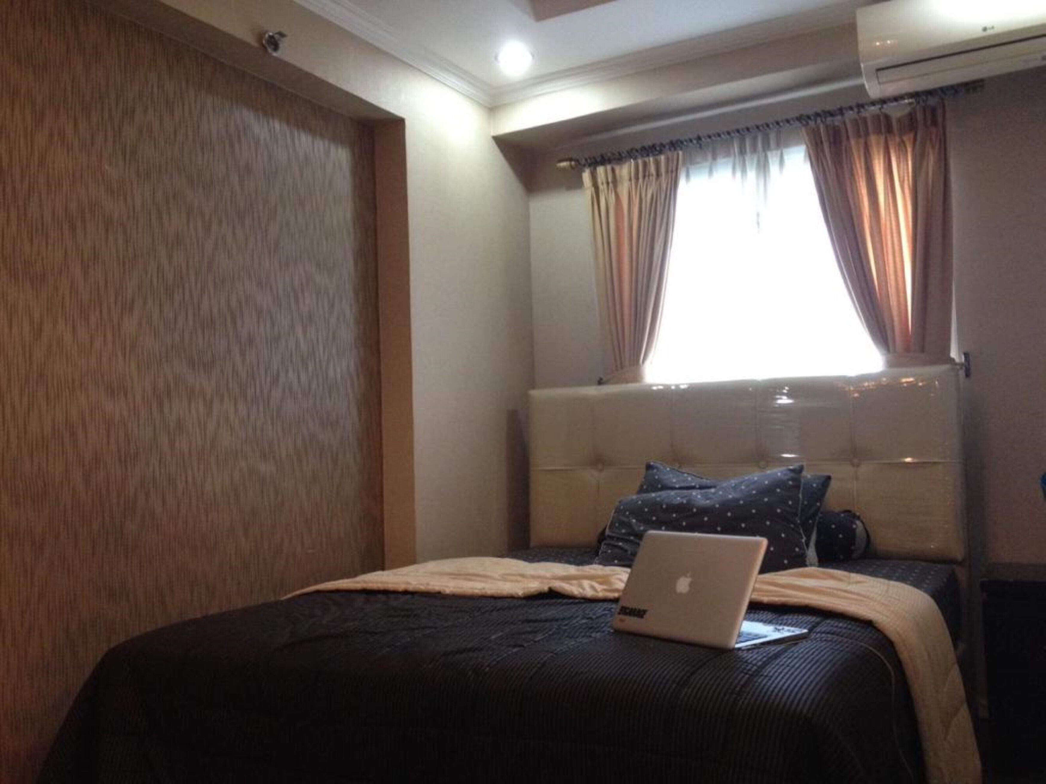 Minibar, in-room safe, desk, free WiFi