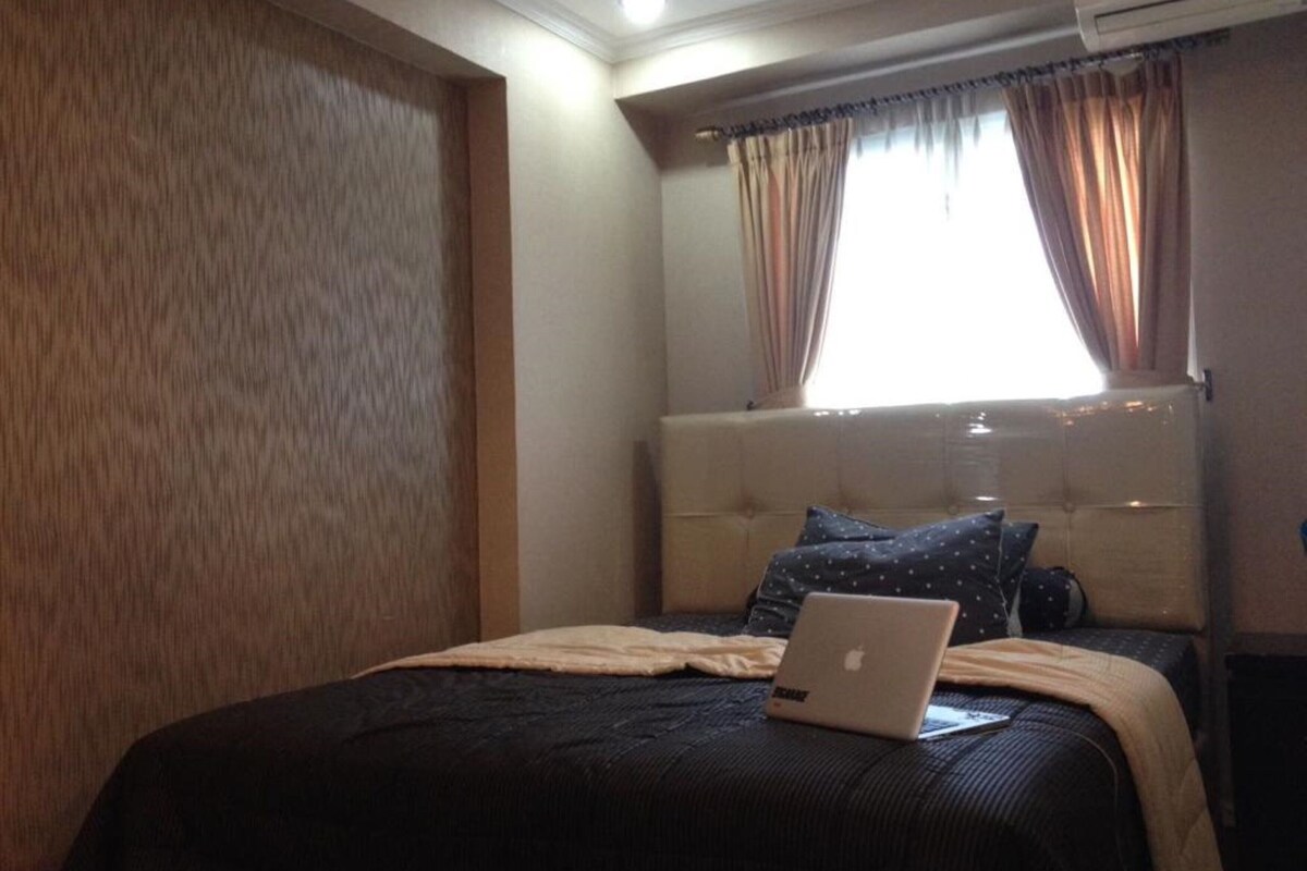 Minibar, in-room safe, desk, free WiFi