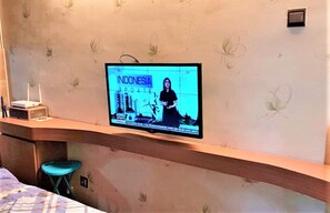 Studio | Minibar, in-room safe, desk, free WiFi - Apartemen Mutiara Bekasi By Veeroom (Bekasi)