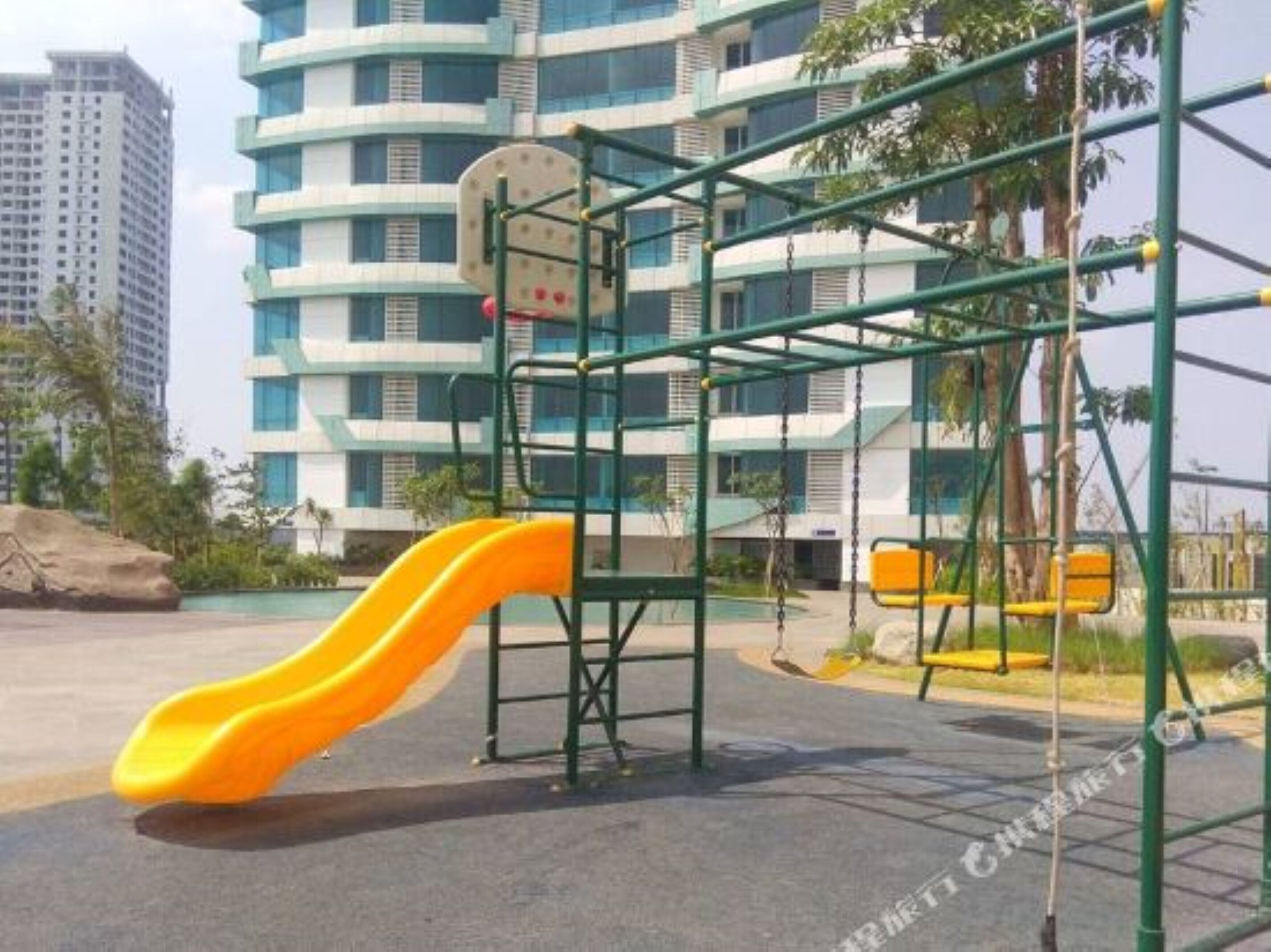 儿童活动区 - 室外